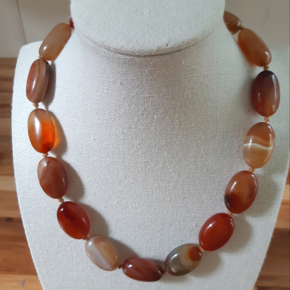 10k Agate Stone Necklace with Polished, Oval Red, Brown & White Natural Stone